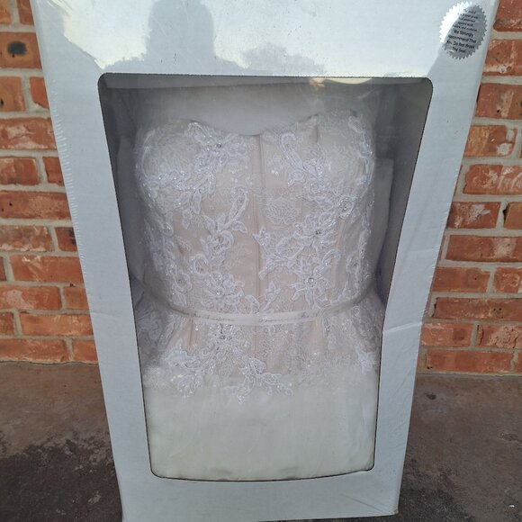 Wedding Dress - Picture 3 of 4